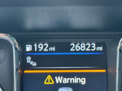 Used 2019 Nissan Titan SV w/ SV Convenience Package image 16