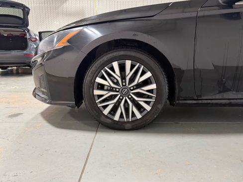 Used 2023 Nissan Altima 2.5 SV FWD image 11