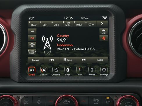 Used 2023 Jeep Gladiator Rubicon w/ Cold Weather Group AWD/4WD image 16