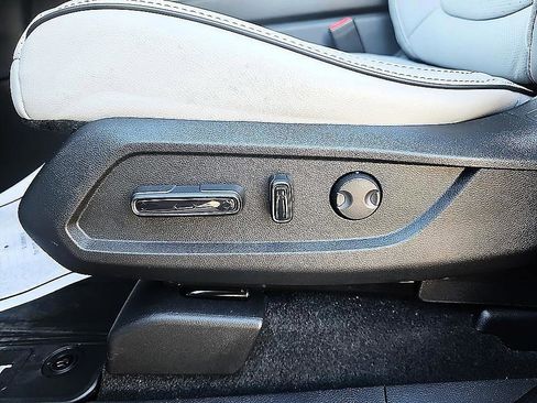 Used 2025 Honda Pilot Elite image 17
