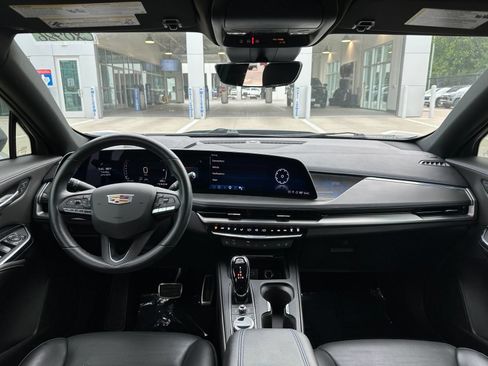 Used 2024 Cadillac XT4 Sport FWD image 9
