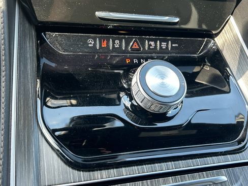 Used 2024 Jeep Wagoneer L Series II image 19