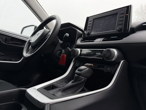 Used 2019 Toyota RAV4 LE image 39