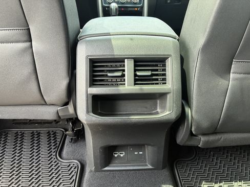 Used 2020 Volkswagen Atlas Cross Sport SEL FWD image 17