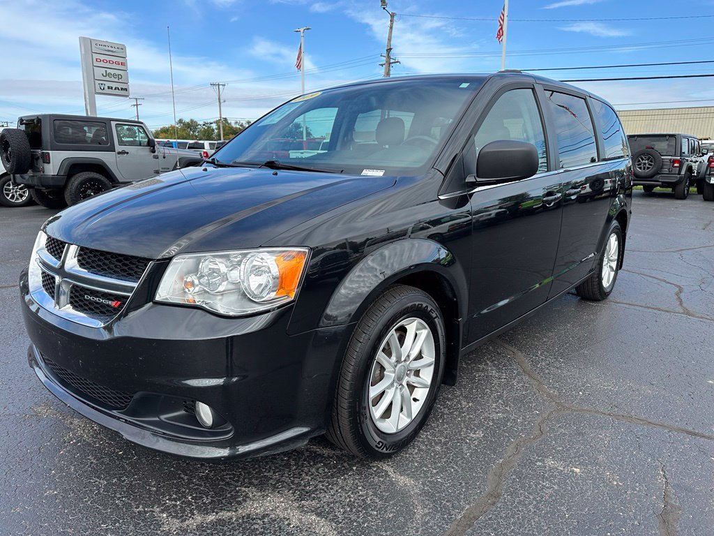 Used 2019 Dodge Grand Caravan SXT w/ Mopar Premium Addition Group FWD image 7