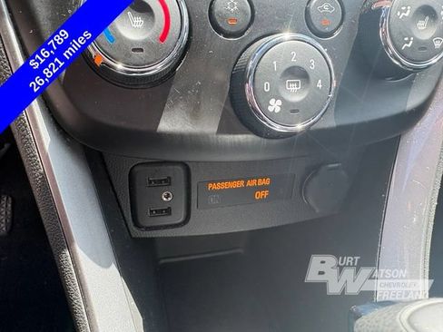 Used 2021 Chevrolet Trax LT w/ Premium Seat Package AWD/4WD image 20