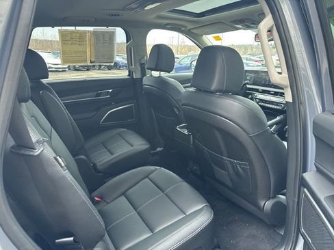 Used 2024 Kia Telluride EX w/ EX Captain's Chair Package image 29