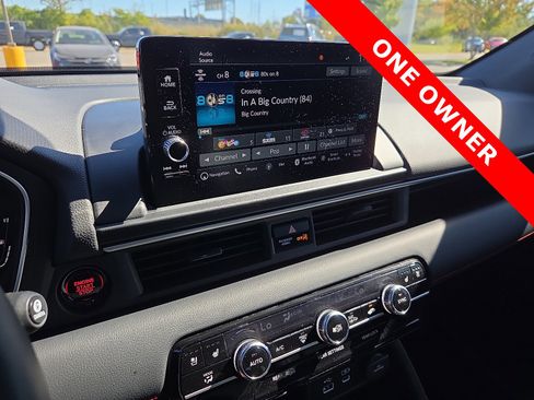 Used 2025 Honda Pilot Black Edition image 17