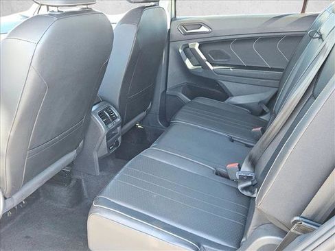 Used 2024 Volkswagen Tiguan SE image 18