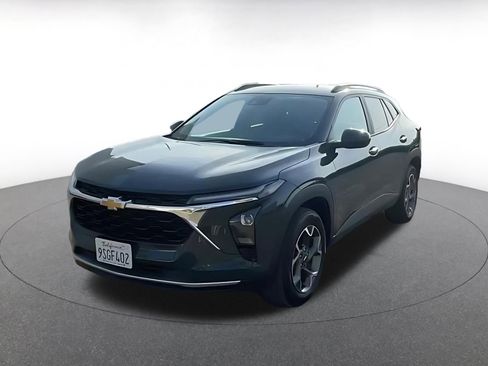 Used 2025 Chevrolet Trax LT image 7