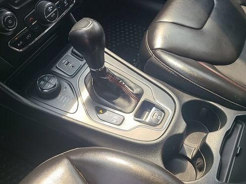 Used 2020 Jeep Cherokee Trailhawk w/ Cold Weather Group AWD/4WD image 21