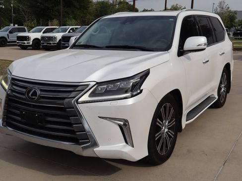 Used 2019 Lexus LX 570 4WD w/ Luxury Package image 8