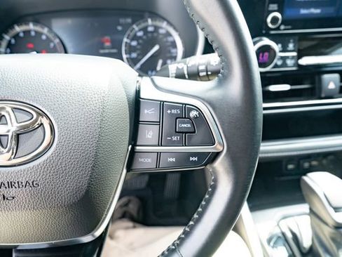 Used 2021 Toyota Highlander XSE FWD image 24