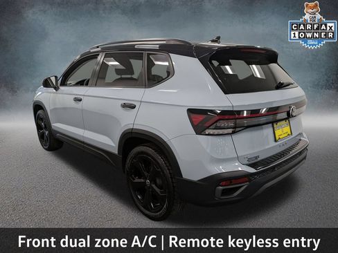 Used 2025 Volkswagen Taos SE AWD/4WD image 7