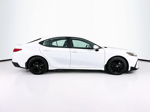 Used 2025 Toyota Camry SE w/ Convenience Package image 10