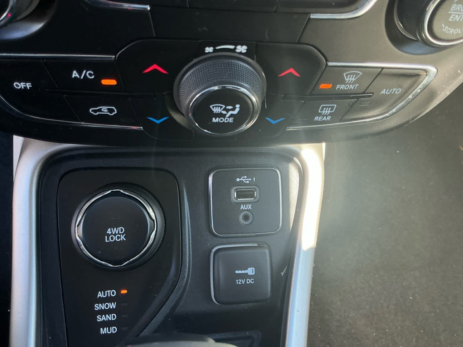 Used 2019 Jeep Compass Latitude w/ Popular Equipment Group AWD/4WD image 18