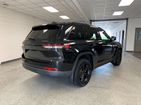 Certified 2023 Jeep Grand Cherokee Altitude AWD/4WD image 6