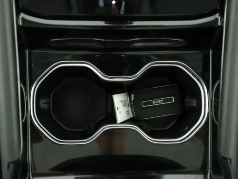 Used 2022 Jeep Grand Cherokee L Limited image 22