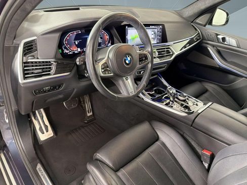 Used 2022 BMW X7 xDrive40i w/ M Sport Package AWD/4WD image 4