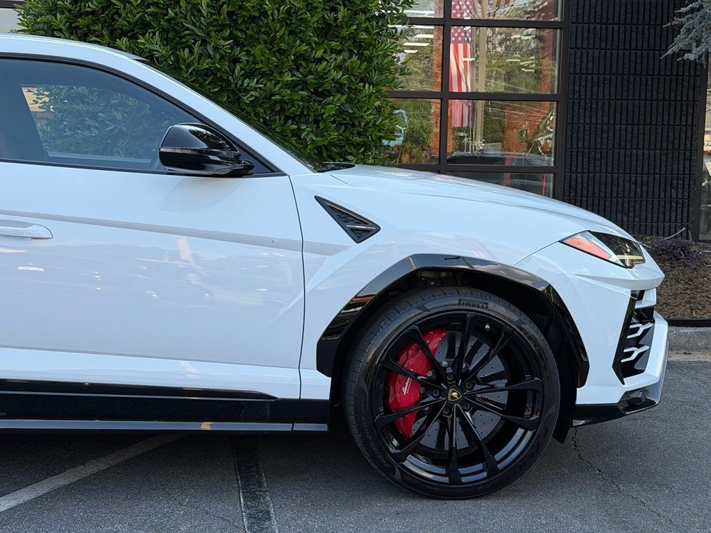 Used 2021 Lamborghini Urus AWD/4WD image 23