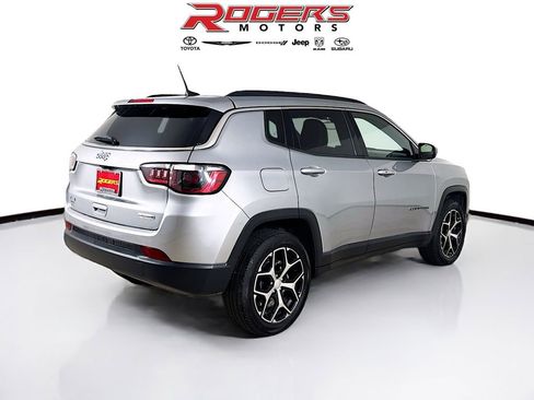 Certified 2024 Jeep Compass Latitude image 8