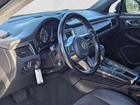 Used 2018 Porsche Macan image 8