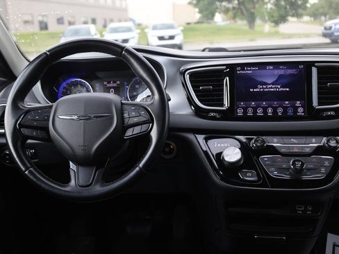 Used 2018 Chrysler Pacifica Touring Plus w/ S Appearance Package FWD image 25