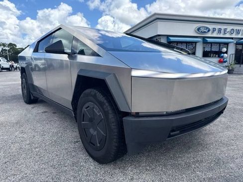 Used 2025 Tesla Cybertruck AWD Crew Cab image 5