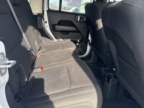 Used 2018 Jeep Wrangler Unlimited Sahara image 19