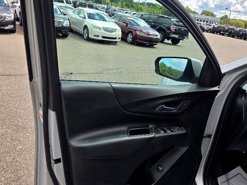 Used 2020 Chevrolet Equinox LT w/ Driver Convenience Package image 10