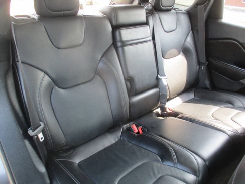 Used 2019 Jeep Cherokee Limited AWD/4WD image 38