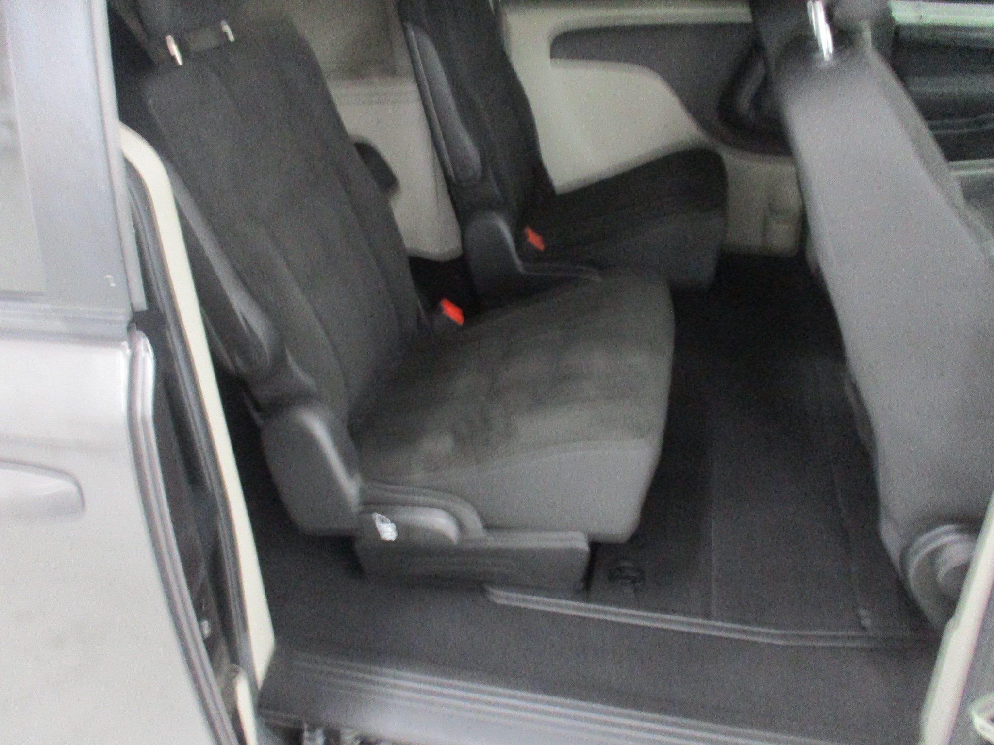Used 2019 Dodge Grand Caravan SE w/ UConnect Hands-Free Group FWD image 8