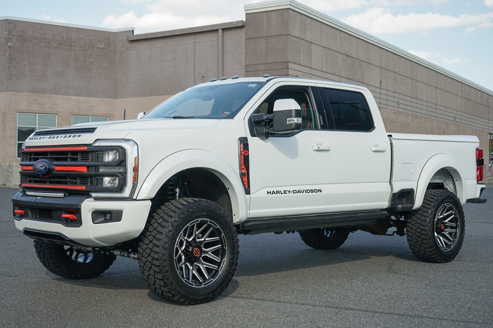 Used 2023 Ford F250 Lariat AWD/4WD image 2