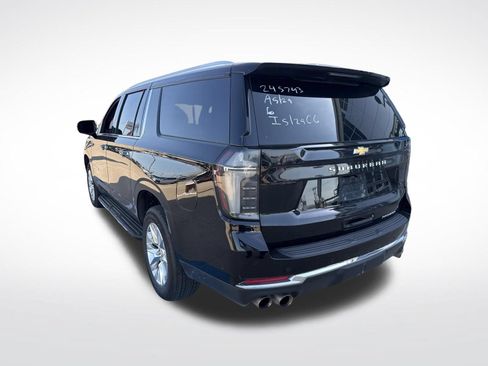 Used 2025 Chevrolet Suburban Premier AWD/4WD image 8