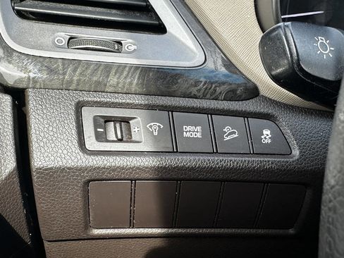 Used 2017 Hyundai Santa Fe Sport FWD image 24