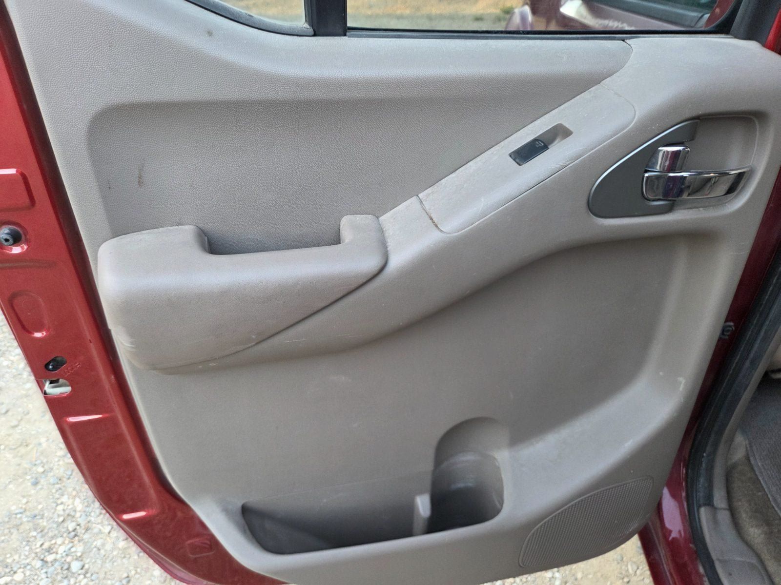 Used 2013 Nissan Frontier SV w/ SV Value Truck Pkg RWD image 9