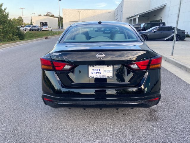 Used 2025 Nissan Altima 2.5 SV FWD image 6