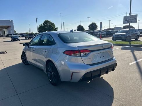 Used 2025 Toyota Corolla SE w/ SE Premium Package FWD image 5