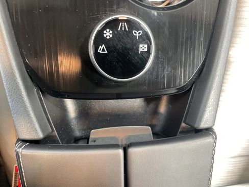 Used 2023 Nissan Rogue SV image 9