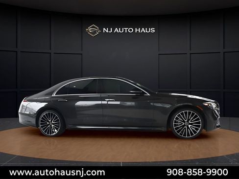 Used 2022 Mercedes-Benz S 500 4MATIC w/ AMG Line Package image 9