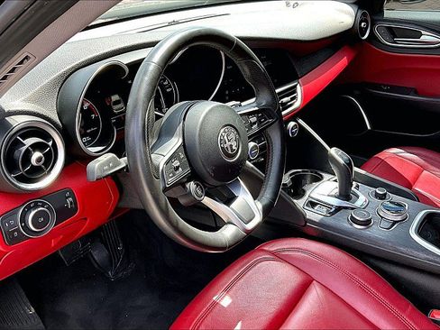 Used 2020 Alfa Romeo Giulia w/ Nero Edizione RWD image 8