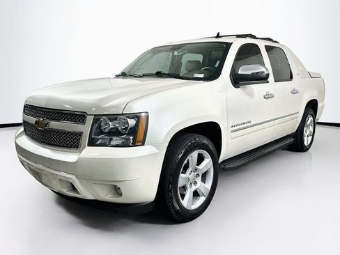 Used 2011 Chevrolet Avalanche LTZ RWD image 1