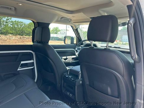 Used 2023 Land Rover Defender 110 SE AWD/4WD image 38