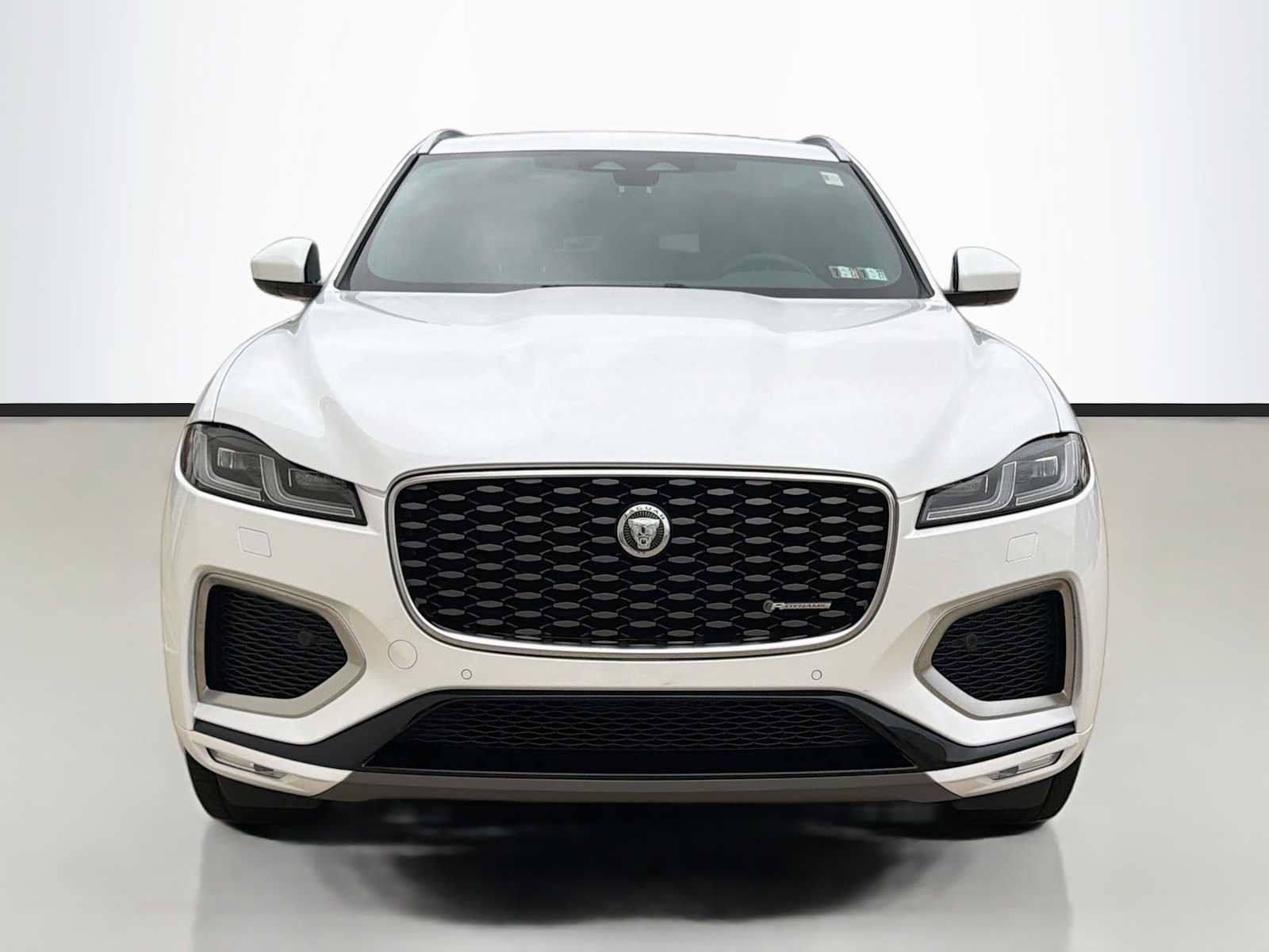Certified 2025 Jaguar F-PACE R-Dynamic S AWD/4WD image 2