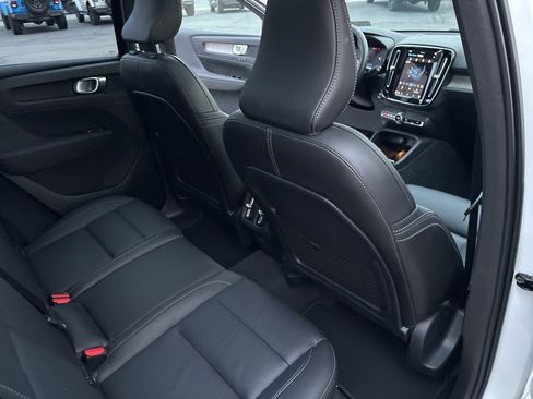 Certified 2025 Volvo XC40 B5 Plus image 45