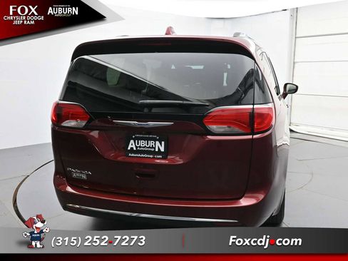 Used 2019 Chrysler Pacifica Touring-L Plus FWD image 4