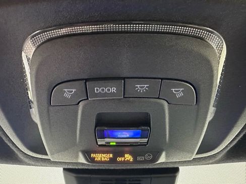 Used 2023 Toyota Corolla SE image 28