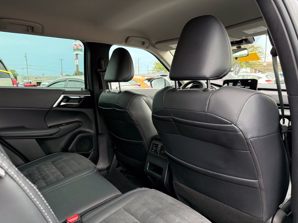 Used 2023 Mitsubishi Outlander SE AWD/4WD image 14