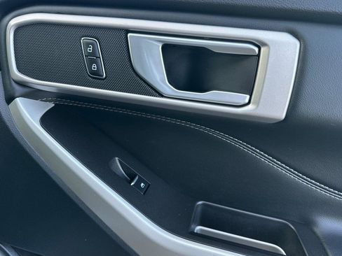 Used 2023 Ford Explorer XLT image 20