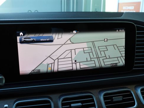 Used 2024 Mercedes-Benz GLS 450 4MATIC image 23